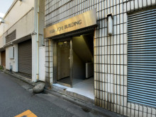 オフィスビル出入口