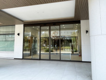 オフィスビル出入口