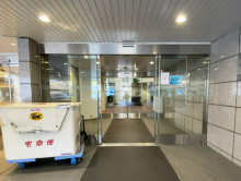 オフィスビル出入口