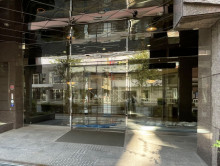 オフィスビル出入口