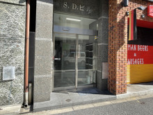 オフィスビル出入口