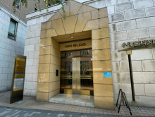 オフィスビル出入口