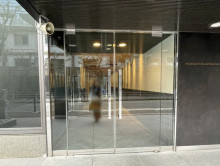 オフィスビル出入口