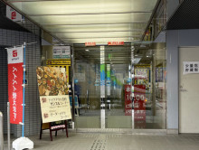 オフィスビル出入口