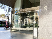 オフィスビル出入口