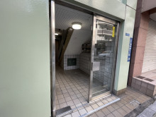 オフィスビル出入口