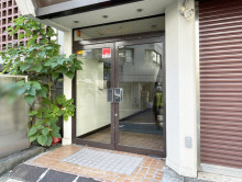 オフィスビル出入口