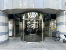 オフィスビル出入口