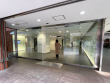 オフィスビル出入口