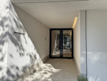 オフィスビル出入口