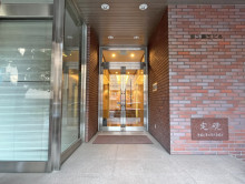 オフィスビル出入り口