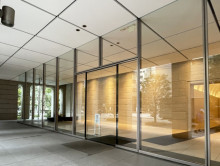 オフィスビル出入口