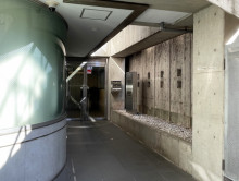 オフィスビル出入口