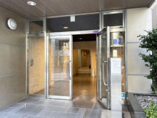 オフィスビル出入口