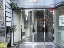 オフィスビル出入口