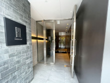 オフィスビル出入口