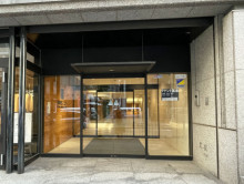 オフィスビル出入口