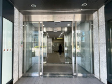 オフィスビル出入口