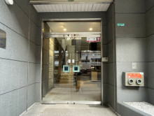 オフィスビル出入口