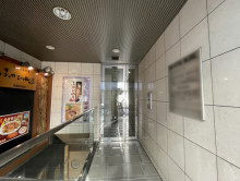 オフィスビル出入口