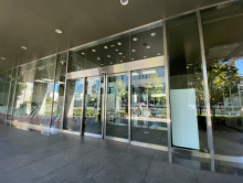 オフィスビル出入口