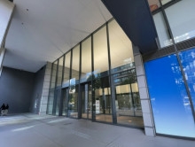 オフィスビル出入口