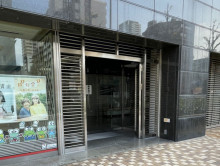 オフィスビル出入口