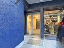 オフィスビル出入り口