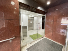 オフィスビル出入口