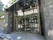 オフィスビル出入口