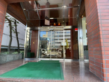 オフィスビル出入口