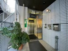 オフィスビル出入口