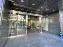 オフィスビル出入口