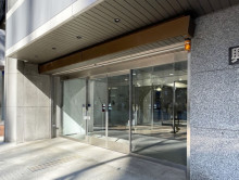 オフィスビル出入口