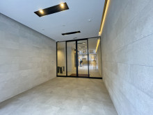 オフィスビル出入り口