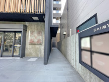 オフィスビル出入り口