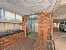 オフィスビル出入り口