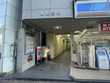 オフィスビル出入口