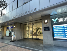 オフィスビル出入口