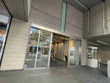 オフィスビル出入口