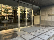 オフィスビル出入口