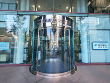 オフィスビル出入口