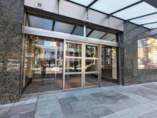 オフィスビル出入口