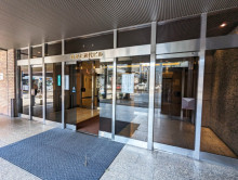 オフィスビル出入口