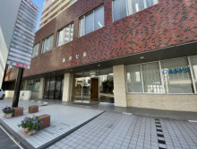 オフィスビル出入口