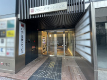 オフィスビル出入口