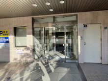 オフィスビル出入口
