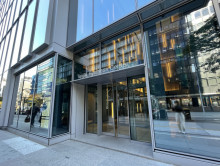 オフィスビル出入口