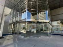 オフィスビル出入口