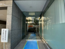 オフィスビル出入口